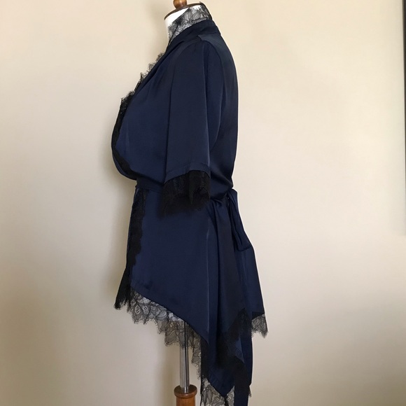 BCBG BCBGMAXAZRIA ‘Eunice’ Navy Blouse - Picture 4 of 7